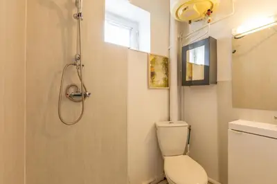 Salle de bains dans l'établissement Superbe studio Nantes-Centre Gare