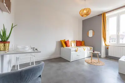 Coin salon dans l'établissement Superbe studio Nantes-Centre Gare