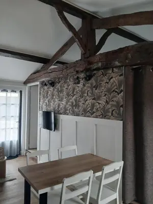Télévision ou salle de divertissement dans l'établissement Gîte Héloïse