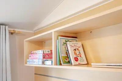 Bibliothèque dans l'appartement