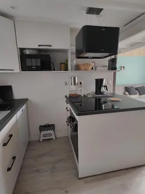 Cuisine ou kitchenette dans l'établissement VILLA 3 chbres Vue mer maison avec piscine ds residence proche commodites et plages de sable