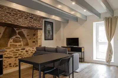 Télévision ou salle de divertissement dans l'établissement studio proche zenith et clinique