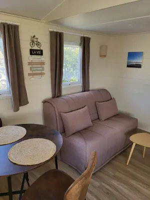 Coin salon dans l'établissement Gîte Sous le Tilleul