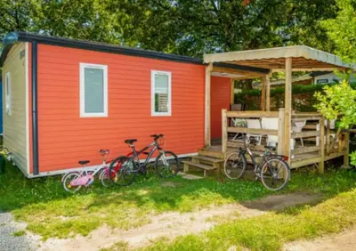 Vélo sur le terrain de l'établissement ZEcamping parc aquatique pet friendly club enfant ou dans les environs