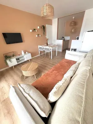 Télévision ou salle de divertissement dans l'établissement Le Cocon, 100m de la plage, place de parking privé