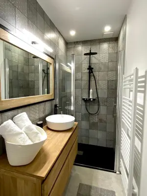 Salle de bains dans l'établissement id-home Tour de Bretagne