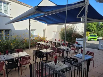 Restaurant ou autre lieu de restauration dans l'établissement Le Saint Benoist