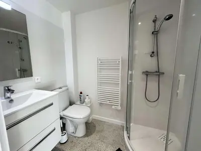 Salle de bains dans l'établissement Résidence Pie-11-pornichet - Location de Vacances - PORNICHET - Maison-057-60629 MAE-7441