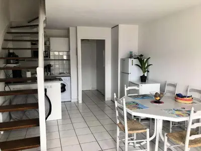 Cuisine ou kitchenette dans l'établissement Résidence Le Trimaran - Location de Vacances - PORNICHET - APPARTEMENT QUARTIER BONNE SOURCE MAE-2931
