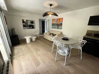 Télévision ou salle de divertissement dans l'établissement Résidence Le Deauville - Pornichet - Appartement proche Hippodrome MAE-2291