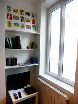 Bibliothèque dans la villa