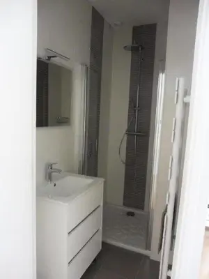 Salle de bains dans l'établissement Résidence Lam-63-saint Marc Sur Mer - SAINT MARC SUR MER Petite maison 4 personnes MAE-6011