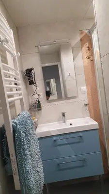 Salle de bains dans l'établissement Appartement Les Galées avec terrasse à 100m Plage des Mouettes