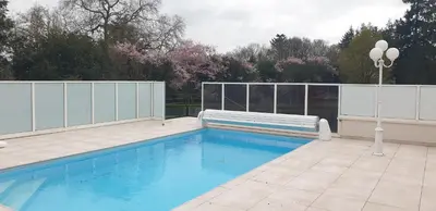 Piscine de l'établissement Chez Isabelle et Bernard ou située à proximité
