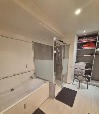 Salle de bains dans l'établissement Chez Isabelle et Bernard