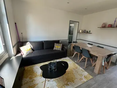 Coin salon dans l'établissement MYRTILLE - Maison 6 personnes avec jardin à 100m de la plage
