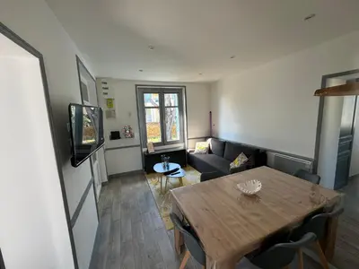 Télévision ou salle de divertissement dans l'établissement MYRTILLE - Maison 6 personnes avec jardin à 100m de la plage
