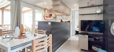 Cuisine ou kitchenette dans l'établissement Naphtase - MH334S - Pins Calmes - Ménage inclus