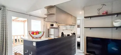 Cuisine ou kitchenette dans l'établissement Naphtase - MH334S - Pins Calmes - Ménage inclus