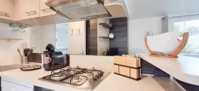 Cuisine ou kitchenette dans l'établissement Naphtase - MH334S - Pins Calmes - Ménage inclus