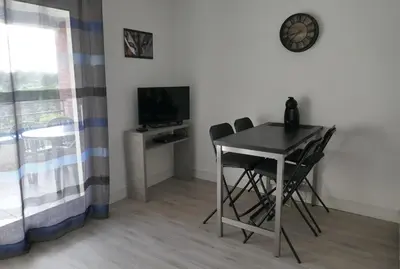 Télévision ou salle de divertissement dans l'établissement Le Green Set