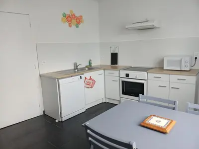 Cuisine ou kitchenette dans l'établissement Maison de bourg