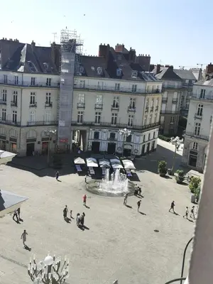 Clients de l'établissement Magnifique studio avec vue sur les toits du Théatre Graslin et la place