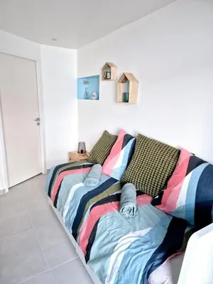Un ou plusieurs lits dans un hébergement de l'établissement Coeur de Bourg La Garnache Studio