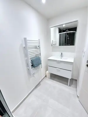 Salle de bains dans l'établissement Coeur de Bourg La Garnache Studio