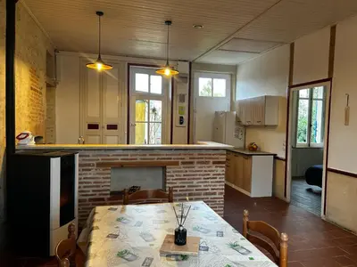 Cuisine ou kitchenette dans l'établissement Maison avec jardin proche plage de la source