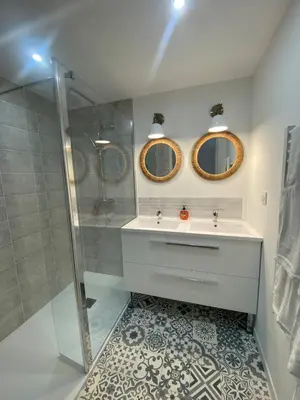 Salle de bains dans l'établissement Le dortoir de Marie