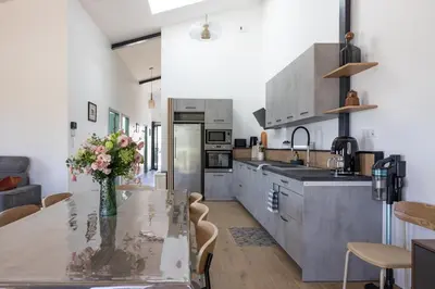 Cuisine ou kitchenette dans l'établissement Le Domaine de la Haye - Gîtes