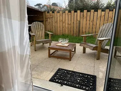 Jardin de l'établissement Logis Cosy plage à pied