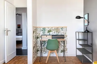 Télévision ou salle de divertissement dans l'établissement Super 8 - 8 personnes - 4 chambres - idéal groupes et professionnels - parking - wifi