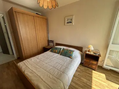 Un ou plusieurs lits dans un hébergement de l'établissement Appartement lumineux 2 pièces, proche plage, parking inclus - FR-1-224C-339