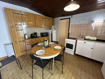 Cuisine ou kitchenette dans l'établissement Maison de Vacances 2 Pièces à 100m Plage - Saint-Jean-de-Monts - FR-1-224C-343