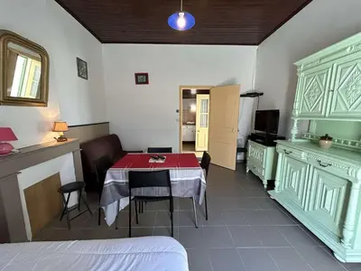 Cuisine ou kitchenette dans l'établissement Maison de Vacances 2 Pièces à 100m Plage - Saint-Jean-de-Monts - FR-1-224C-343