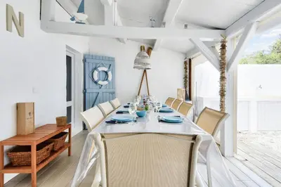 Coin salon dans l'établissement Maison pour 8 - 100 m de la plage - Jardin