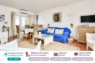 Télévision ou salle de divertissement dans l'établissement Maison pour 8 - 100 m de la plage - Jardin