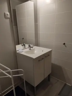 Salle de bains dans l'établissement Appartement des machines