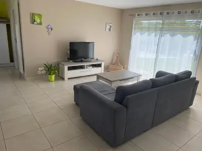 Télévision ou salle de divertissement dans l'établissement maison individuelle