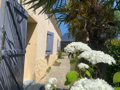 Jardin de l'établissement Gîte de la Bourrelière, Meublé de tourisme 3 étoiles