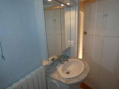 Salle de bains dans l'établissement Maison à Fromentine, 75m², 4 pers, jardin calme - FR-1-540-320