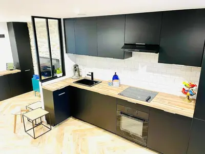 Cuisine ou kitchenette dans l'établissement Maison plage centre ville typique