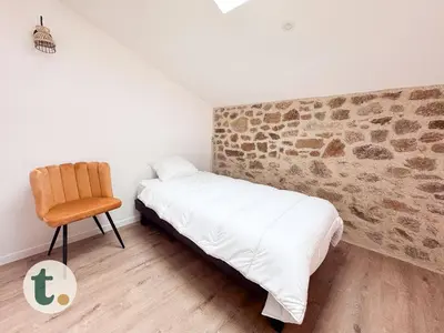 Un ou plusieurs lits dans un hébergement de l'établissement Tranquiloue - Le Nid de Mila - 10 min du PuyduFou