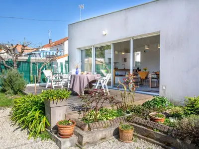 Jardin de l'établissement Holiday Home Le Paradou by Interhome