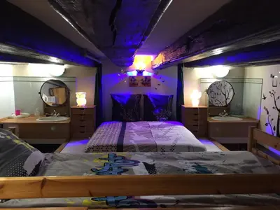 Un ou plusieurs lits dans un hébergement de l'établissement Cosy loft au coeur de Nantes centre ville