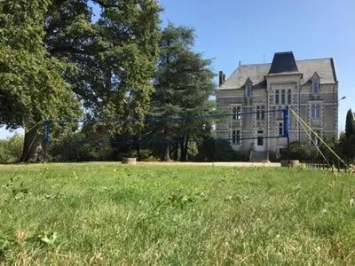 Jardin de l'établissement Gîte calme en campagne avec animaux acceptés, parking et wifi - FR-1-306-1302