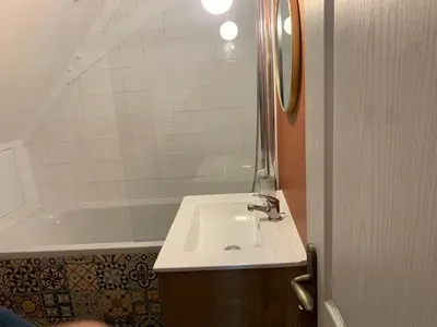Salle de bains dans l'établissement Appartement à la Bourrelière 2-4 pers, Meublé de tourisme 3 étoiles