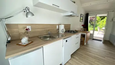Cuisine ou kitchenette dans l'établissement Chez Juliette countryside and sea near Pornic